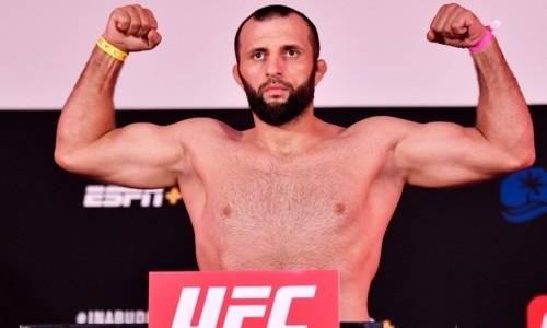 В UFC разорвали контракт с устроившим драку на свадьбе российским бойцом