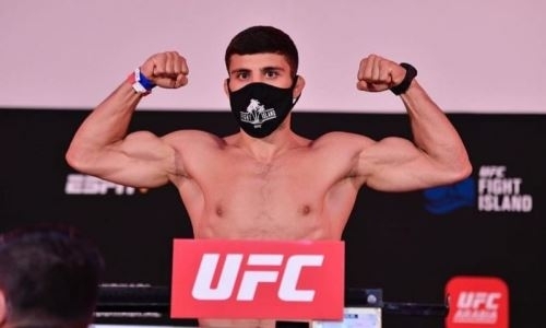 «С улыбкой воспринимаю». Российский боец UFC назвал виновников его «конфликта» с Хабибом и Махачевым