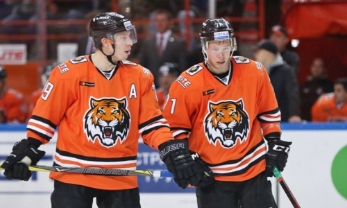 Соперник «Барыса» по конференции КХЛ официально расторг контракты с двумя братьями