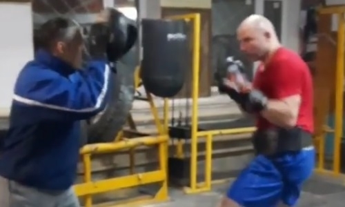 «2021 год обещает быть насыщенным». Непобежденный казахстанский супертяж показал свою форму. Видео