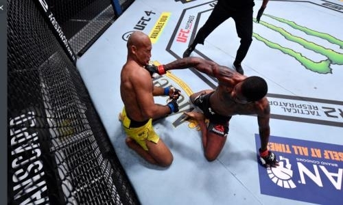 Боец UFC необычным нокаутом выиграл пятый бой за 2020 год и вызвал Чимаева на поединок на следующей неделе. Видео