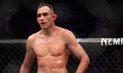 Фаворит разбит. Фергюсон потерпел разгромное поражение в UFC после нокаута от Гэтжи