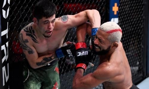 Видео полного боя Фигейредо — Морено с кровавой рубкой за титул чемпиона UFC