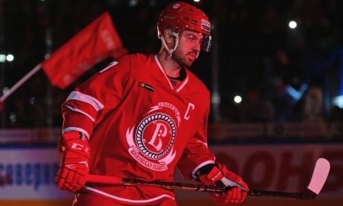 Соперник «Барыса» по конференции заключил контракт с защитником с 516 матчами в КХЛ