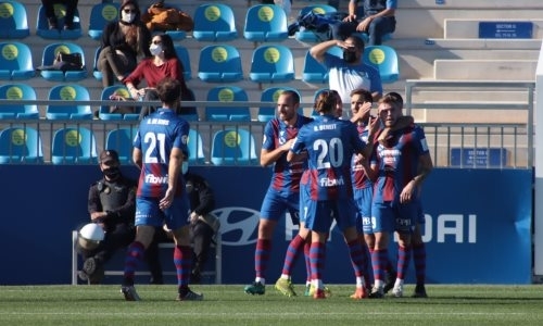 Испанский клуб футболиста молодежной сборной Казахстана одержал первую победу в сезоне