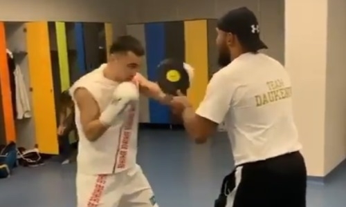 Чемпион WBA из Казахстана показал отточенную технику ударов. Видео