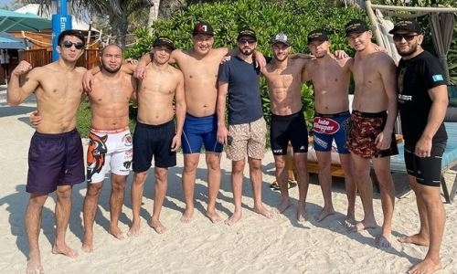 «Сила в единстве». Казахстанские бойцы ММА продолжают тренировки в ОАЭ