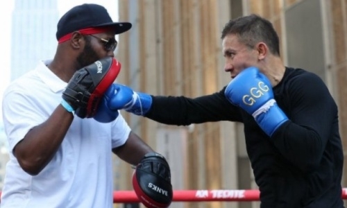 «Он должен уметь боксировать тоже». Тренер Головкина удивил заявлением