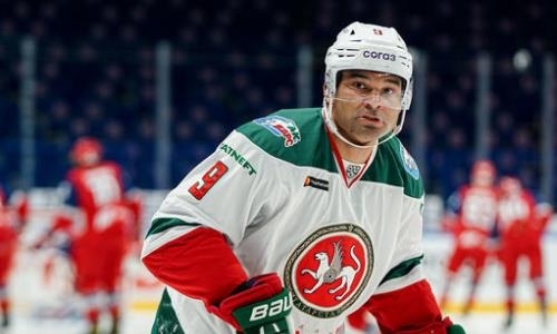 «Он в горящей форме». Форвард сборной Казахстана высказался о снайперской гонке КХЛ