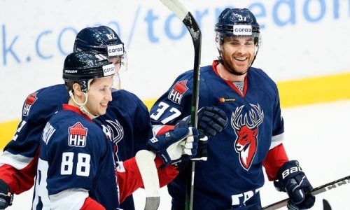 Клуб КХЛ выиграл матч с десятью заброшенными шайбами перед игрой с «Барысом». Видео