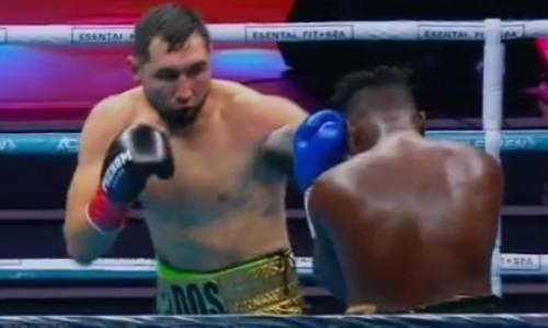 Видео боя казахстанца Айдоса Ербосынулы против непобежденного африканца за титулы WBC, WBA и WBO