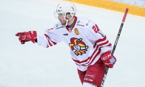 Соперник «Барыса» по КХЛ заключил долгосрочный контракт со своим лучшим бомбардиром