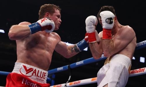 Видео боя, или Как «Канело» в кровь избивал Смита в бою за два титула чемпиона мира