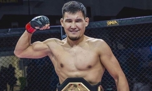 Казахстанец сразится со скандально уволенным российским бойцом UFC