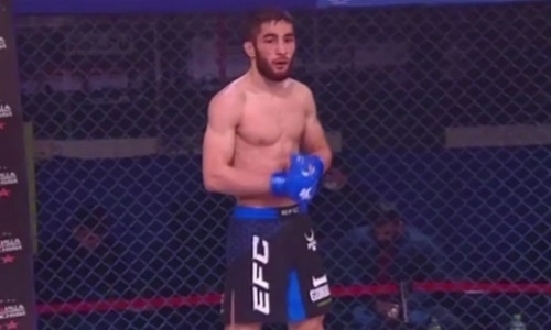 Казахстанский боец досрочно выиграл на глазах у Хабиба Нурмагомедова