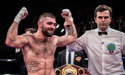 Непобежденный российский боксер отправился в Лондон для подготовки к бою с сыном Кости Цзю