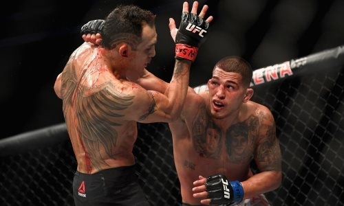 Экс-чемпион UFC объявил о своем уходе после победы и вызова Фергюсона на реванш