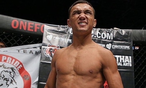 Кайрат Ахметов одержал доминирующую победу на турнире ONE FC