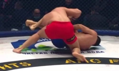 Казахстанский файтер в первом раунде нокаутирован 140-килограммовым учеником Емельяненко