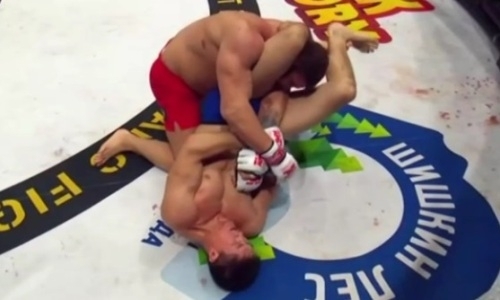 Видео кровавой рубки с нокаутом казахстанца Джетписова российским гигантом