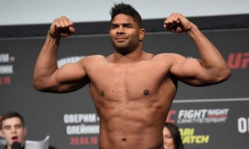 «Не курит, но прикурить дать может». Боец UFC показал «двойника Алистара Оверима» из Казахстана. Фото