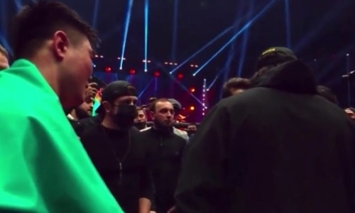 «Тебе конец». Обидчику Касымбая угрожают после скандального боя. Видео