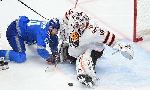 «Бывает всякое». Самый красивый хоккеист «Барыса» вернулся в состав и раскрыл залог будущих побед