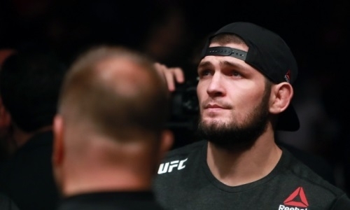 Хабиб Нурмагомедов навестил самого возрастного жителя родного села. Фото