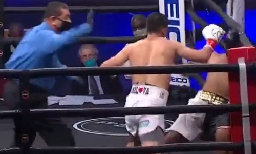 Бывшего соперника «Канело» сенсационно нокаутировали за две минуты. Видео