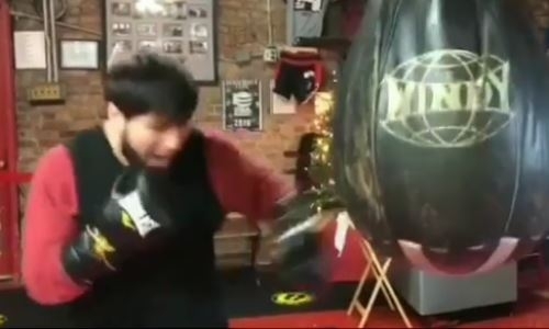 Казахстанский нокаутер с 14 победами показал видео с тренировок в США