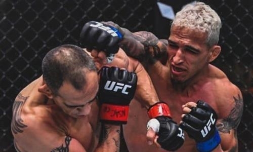 Видео полного боя Тони Фергюсон — Чарльз Оливейра на UFC 256 с удивительным исходом - Бокс/ММА - Sports.kz