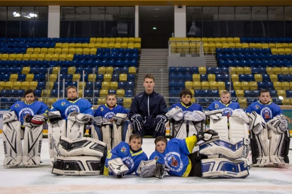 «Половина играет на откатах». Казахстанский тренер переехал в Россию и рассказал всю правду о хоккее в стране