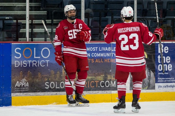 «Как будто находился в раю». Казах с канадским паспортом не стал хоккеистом-профессионалом в США, но просматривался в «Барысе» и играл против сборной Казахстана