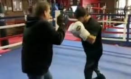 Казахстанский нокаутер совместил бокс и борьбу на тренировке. Видео