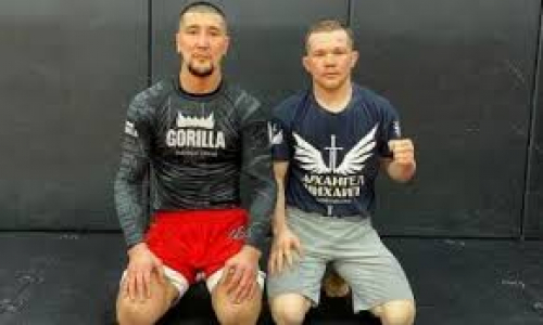 Казах из команды чемпиона UFC навестил клуб Морозова и Жумагулова на своей исторической родине. Фото