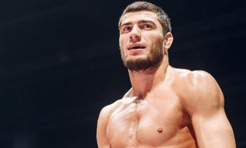 «Ему сделали подарок на Новый год». Российский боец возмущен срывом боя с Куатом Хамитовым