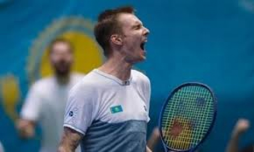 Казахстанский теннисист обыграл фаворита турнира в Анталье