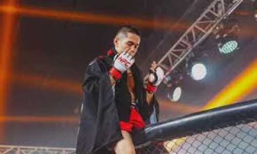 Казахстанский файтер с чемпионским поясом планирует дебютировать в UFC