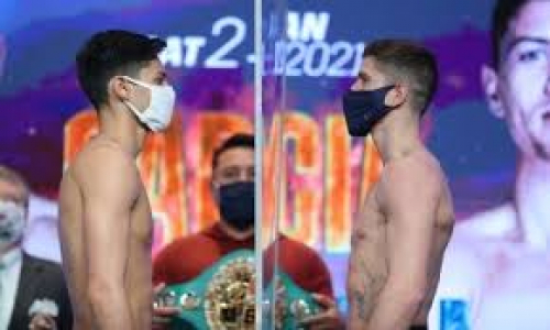 Участники первого большого вечера бокса в 2021 году с тремя титульными боями прошли взвешивание