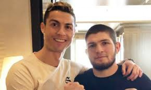 Хабиб Нурмагомедов пообщался по видеосвязи с Криштиану Роналду