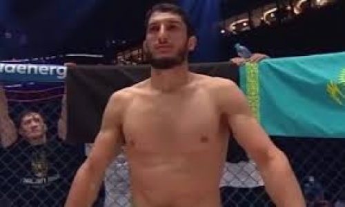 «Снял скальп, а теперь оторву голову». Казахстанский файтер пообещал повторно наказать дерзкого соперника