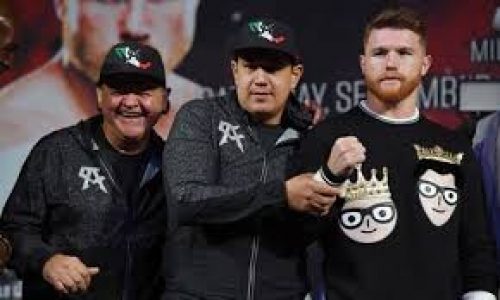 Принципиальный соперник Головкина и его тренер попали в номинацию лучших по версии WBC