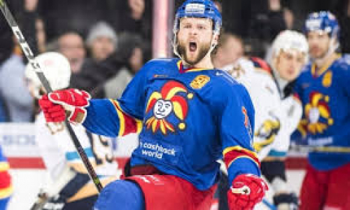 Соперник «Барыса» по КХЛ продлил контракт со своим лучшим бомбардиром