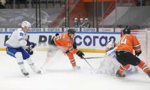 «Сумеют склонить чашу весов». Победителя матча «Амур» — «Барыс» выбрали в России