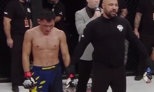 Первый бой казахстанского файтера в 2021 году завершился поражением на турнире Хабиба Нурмагомедова