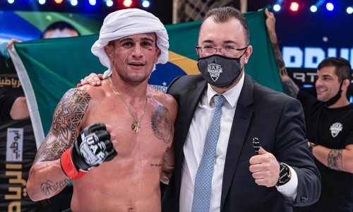 Главный бой турнира Хабиба Нурмагомедова закончился избиением бывшего бойца UFC