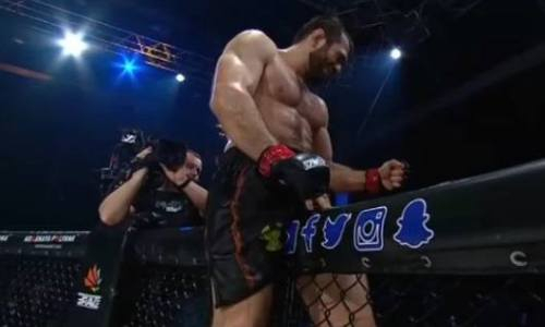 Главный бой турнира Brave CF 46 завершился избиением чемпиона