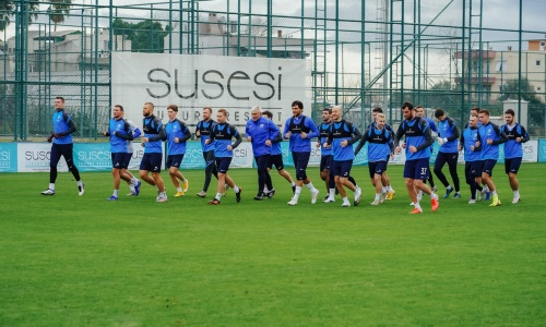 Футболисты сборной Казахстана провели первую тренировку за клуб РПЛ. Фото и видео