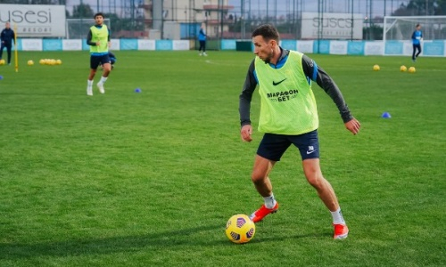 «Среди них выделяется». Переходы футболистов сборной Казахстана вошли в топ главных трансферов РПЛ