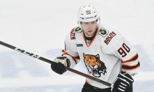 КХЛ вынесла наказание хоккеисту «Амура» за грязный фол против игрока «Барыса»